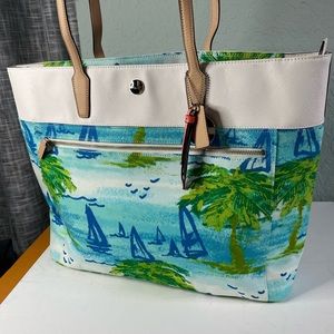 Coach Resort Beach Scene Tote Bag #F27389